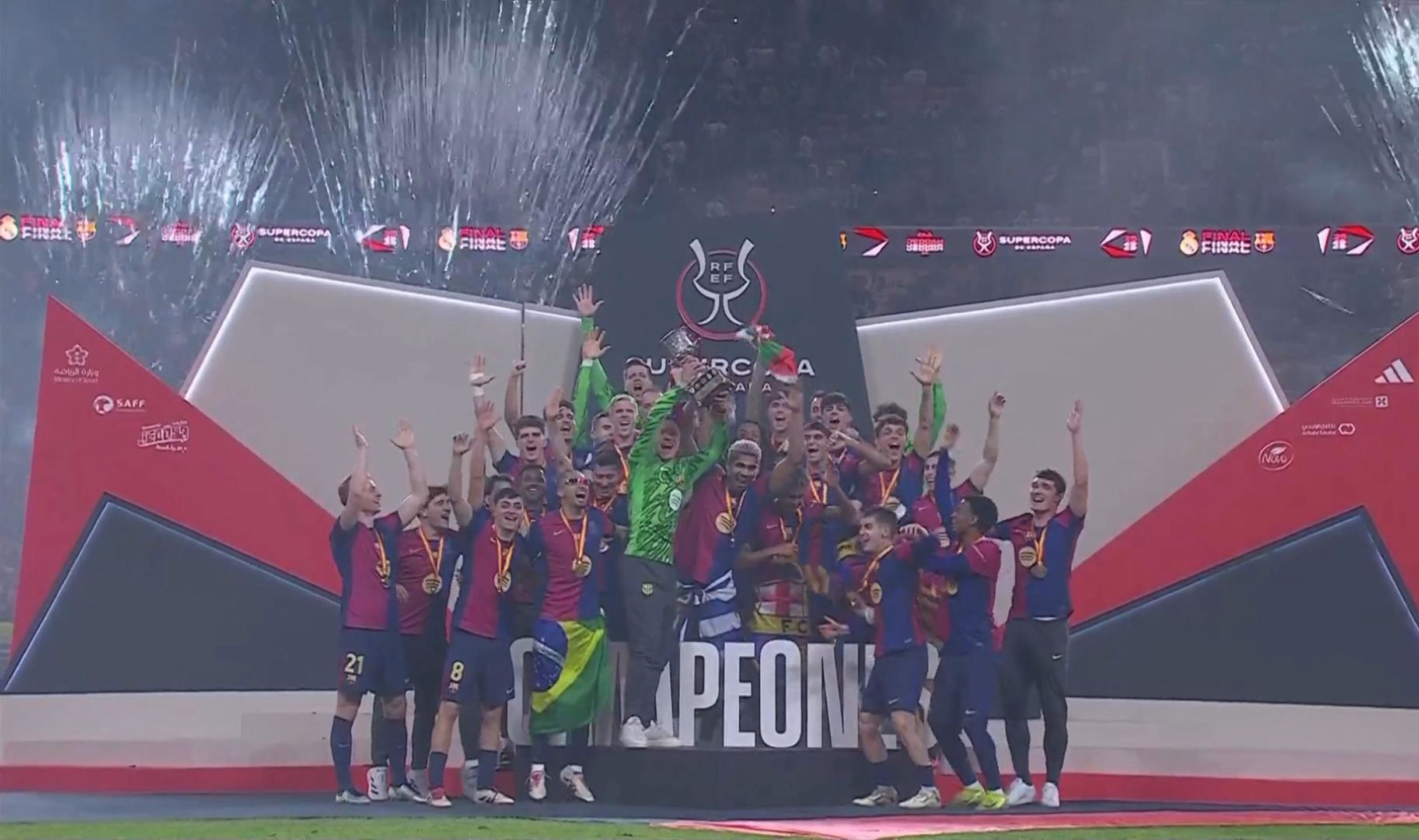 足坛年度十大新闻出炉，各界议论不断