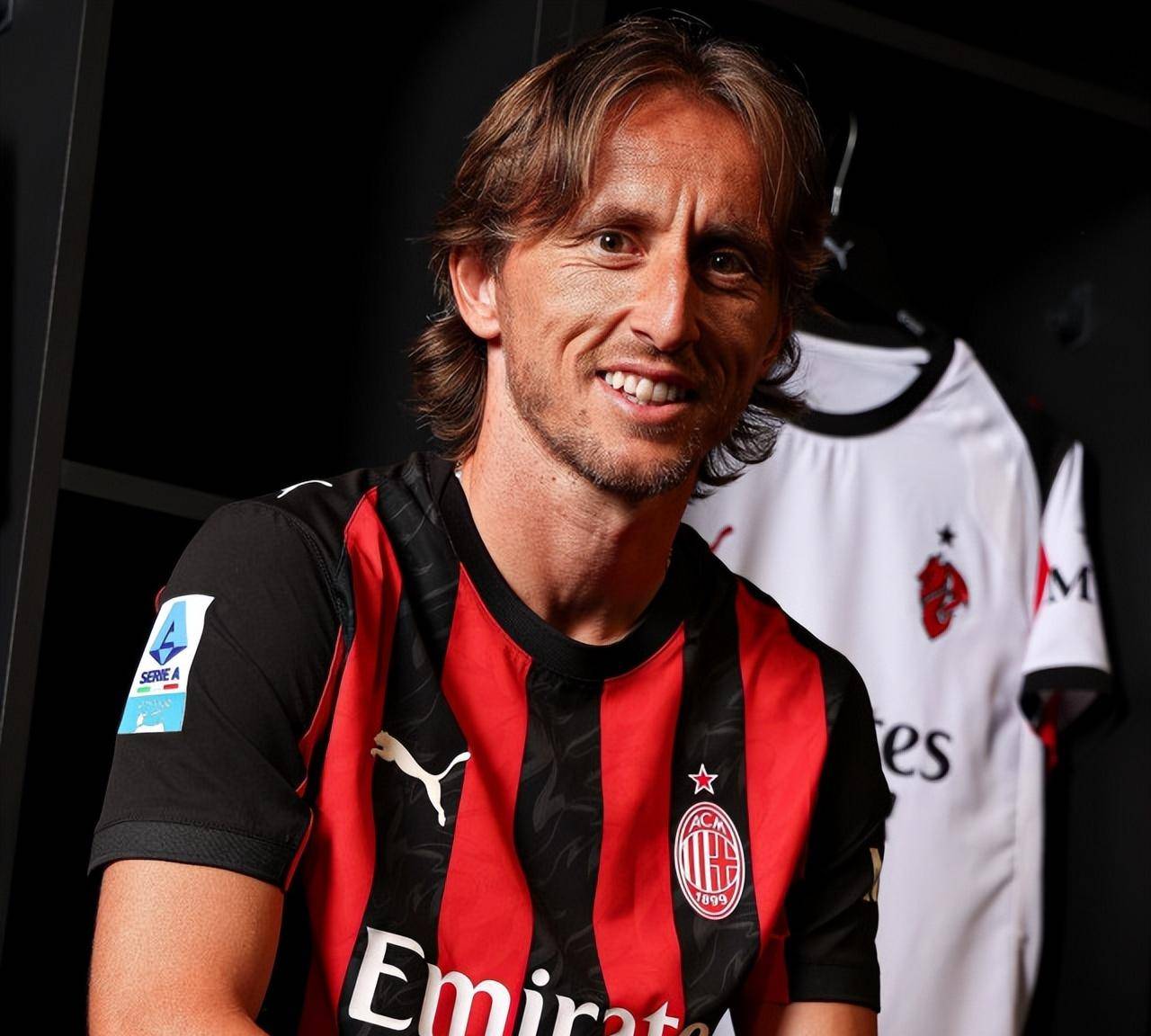 队报：雷恩17岁高中锋梅特潜力高，他选39号只因好友特尔