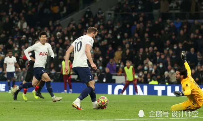 瑞典超保级附加赛被迫四次中断，球迷燃放烟火致人造草皮起火