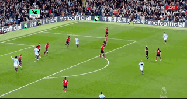 法尔克：纽卡等队曾想引进卡尔，但拜仁抢先与球员完成续约