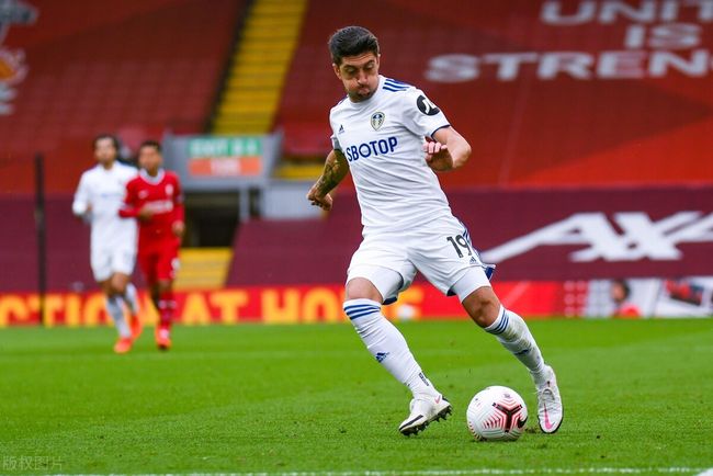 曼联4-1狼队全场数据：射正次数10-2，控球率超6成