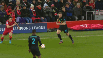 欧文突破防守造成杀伤，制造罚球