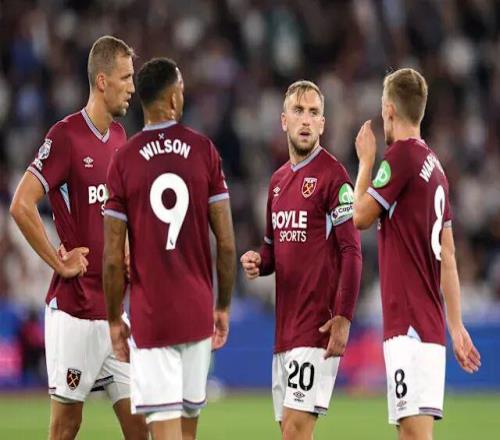 女生在校内打篮球技法惊人，男同学现场沸腾被实力圈粉