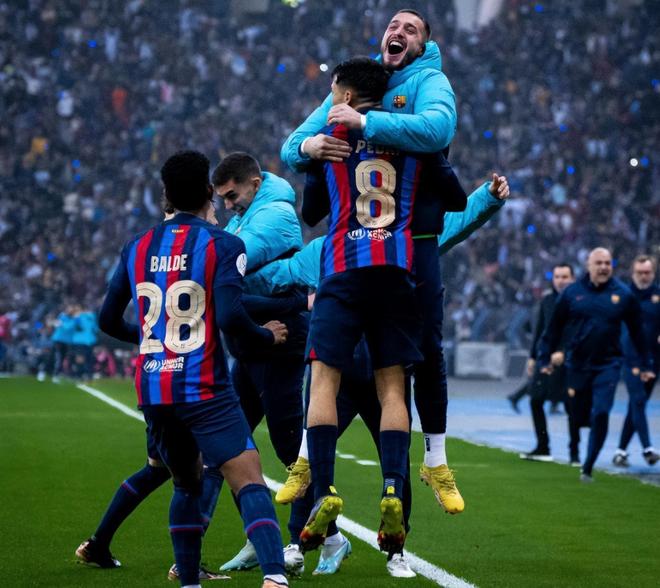 大连英博祝贺重庆铜梁龙冲超：祝愿贵俱乐部在中超再创佳绩